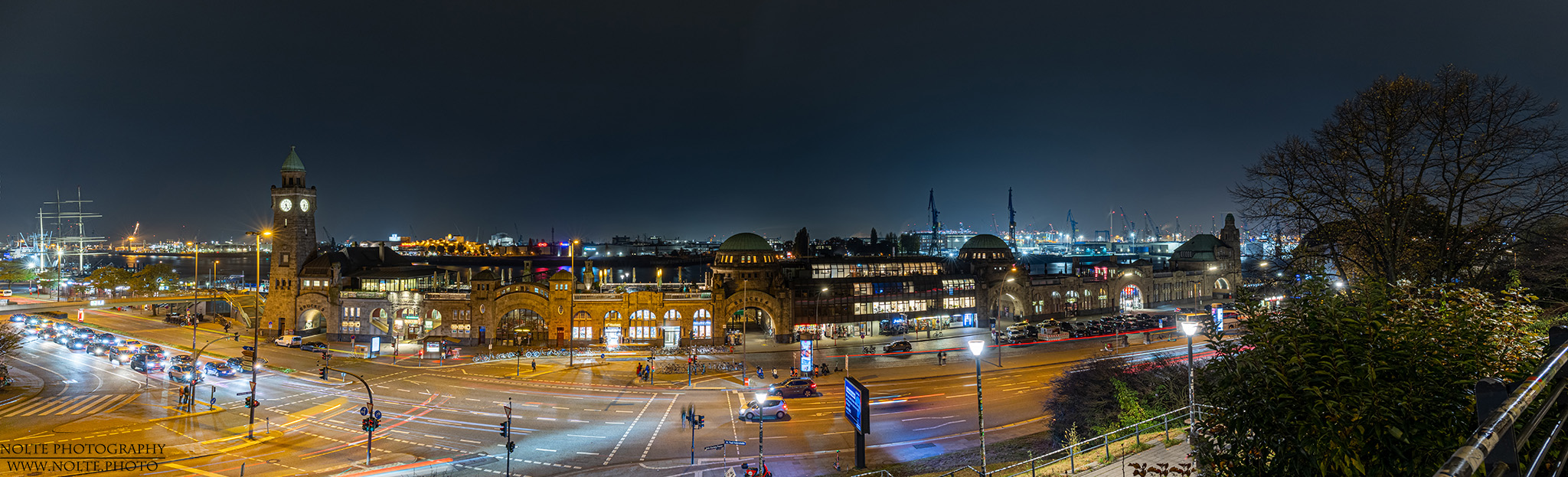 Panoramablick vom Hotel "Hamburger Hof" auf das Landungsbrücken-Gebäude.